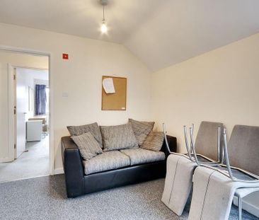3 bedroom apartment to rent - Photo 2