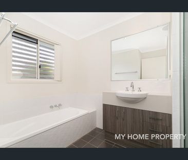 SPACIOUS 3 BEDROOM TOWNHOUSE - Photo 5