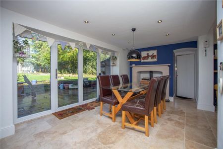 4 bedroom detached house to rent - Photo 4