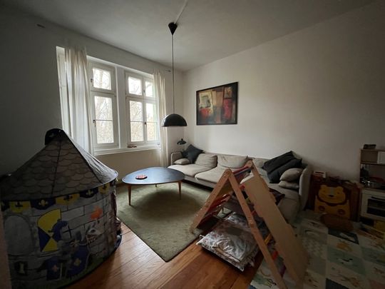 #4-Raum Wohnung sucht neue Familie #Zentrumsnah #charmanter Altbau #Balkon #Tageslichtbad #geräumige Küche #Keller #Dielenfußboden #Fahrradabstellmöglichkeit - Photo 1