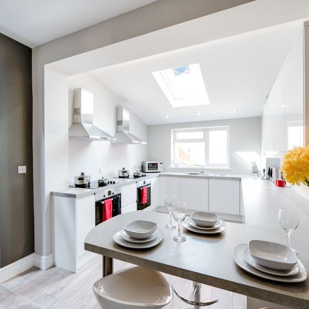 Lyndhurst Road Room 1 - Photo 3