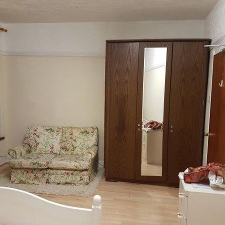 3 bedroom house share to rent - Photo 3