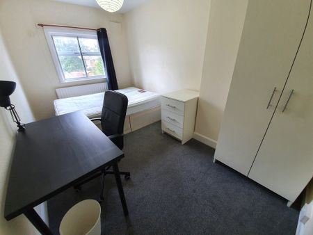 4 Bed Student Accommodation - Photo 5