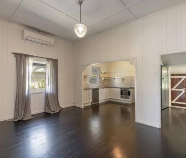 Charming Queenslander in the Heart of Cooroy - Photo 3