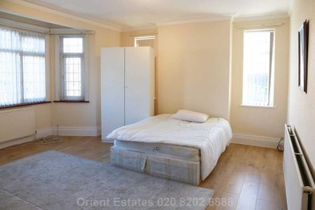 3 bedroom flat to rent - Photo 3