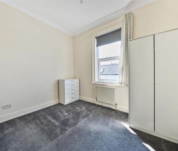 3 bedroom flat to rent - Photo 4