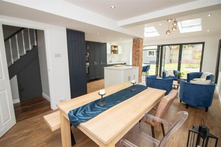 3 Bedroom House - Semi-Detached - Photo 4