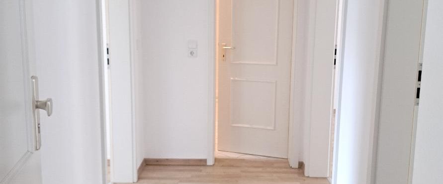 ** 2-Zimmer-Erdgeschoss-Wohnung mit Einbauküche und Balkon ** - Photo 1