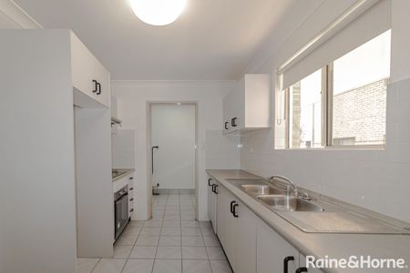 2 Bedroom Unit in a Quiet Street! - Photo 2