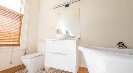 Fully Furnished, Power, Gas and Internet Included - Photo 5