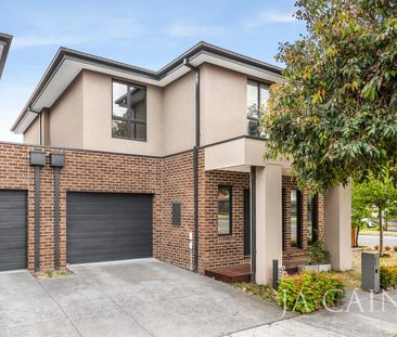 SPACIOUS THREE BEDROOM TOWNHOUSE - Photo 6