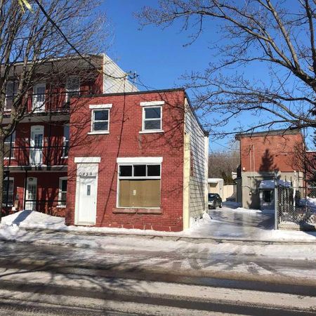 Maisonnette rénovée près du Métro Charlevoix à Montréal - Photo 3