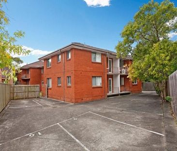 Renovated Two Bedroom Apartment - Photo 5