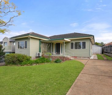 Air-Conditioned Four-Bedroom Family Home with Gas Cook-Top and Two ... - Photo 3