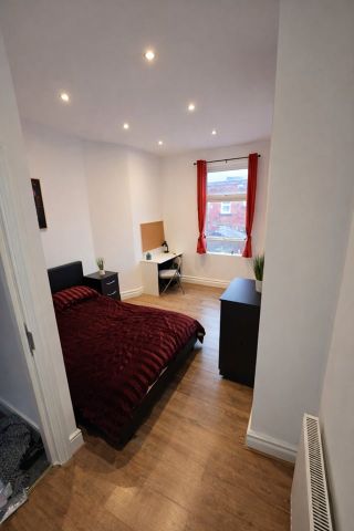 Room in a Shared House, Headingley Avenue, LS6 - Photo 4