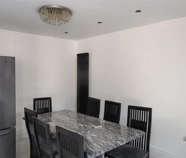 5 bedroom semi-detached house to rent - Photo 2