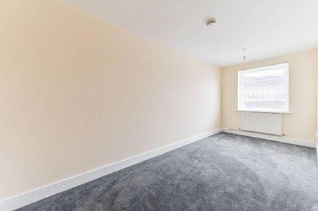 3 bedroom flat to rent - Photo 3