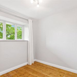 2 bedroom flat in 364 Upper Richmond Road - Photo 2