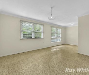 Spacious unit in great location! - Photo 1