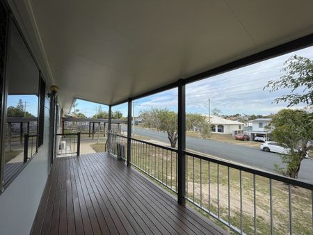 Renovated home in beach community - Photo 2