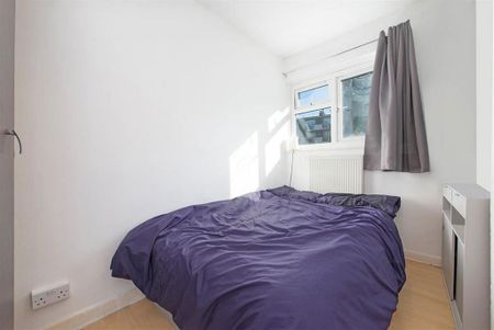 3 bedroom flat to rent - Photo 4