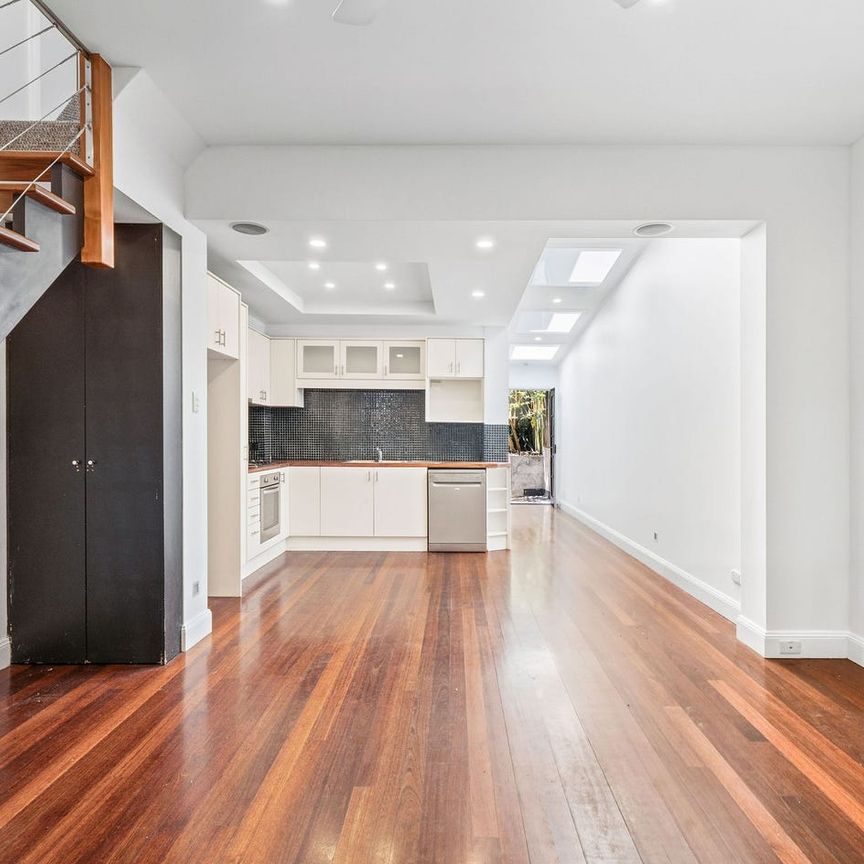 Spacious 3-Bedroom Terrace in the Heart of Surry Hills - Photo 1