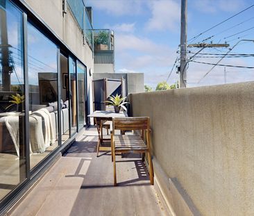 1/142 Melville Road, Brunswick West VIC 3055 - Photo 3