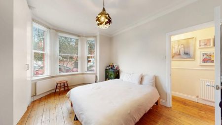 Two Bedroom With Private Garden Flat - Photo 4