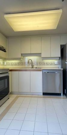 Vancouver Oakridge Spacious Top Floor 1Br+2bath Unit for Rent! - Photo 1