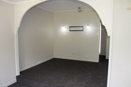 Beautiful in Mangere Bridge - Photo 5