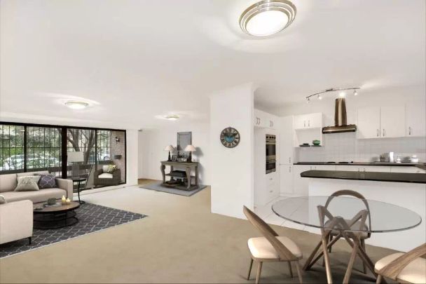 SPACIOUS 2 BEDROOM GARDEN APARTMENT WITH PRIVATE ENTRANCE & SECURE PARKING - Photo 1