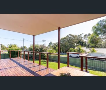 Stylish Two Bedroom flat with a good size yard - Photo 2