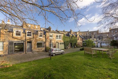 A fully refurnished and immaculately presented two bedroom mews house located on Carlton Terrace Mews. - Photo 5