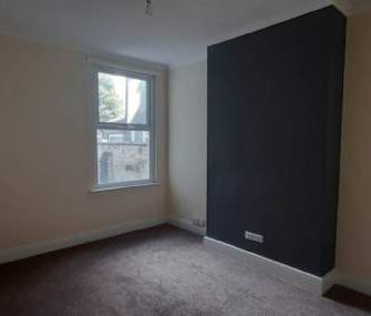 3 bedroom property to rent in Grimsby - Photo 2