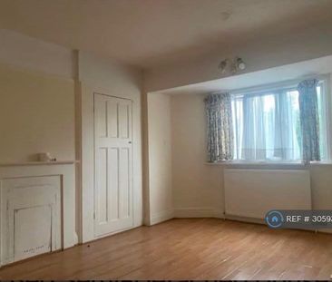 4 bedroom semi-detached house to rent - Photo 4
