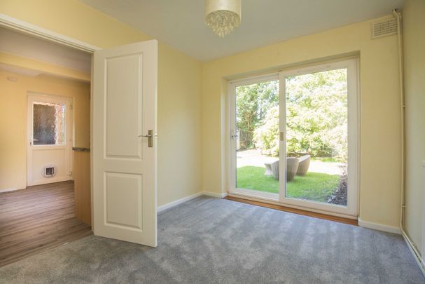 Esher, KT10 (Semi-Detached) - Photo 1