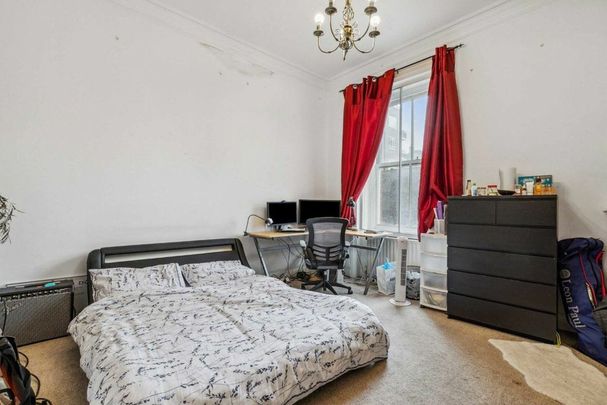 Earl's Court Square, Earls Court, SW5 - Photo 1