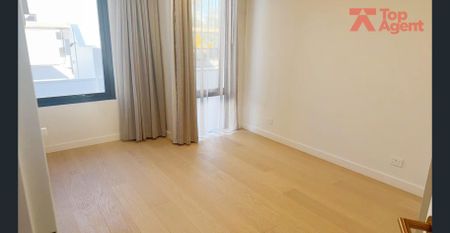 Luxury Master Bedroom for Rent in a Modern Townhouse – All Bills Included – Females Only - Photo 3