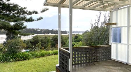 Wonderful 3 bedroom home with stunning water views. - Photo 4
