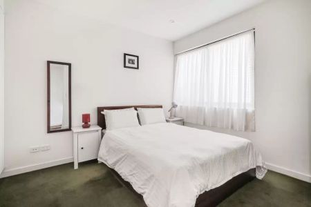 Stylish One-Bed Haven with Scenic Views - Photo 2