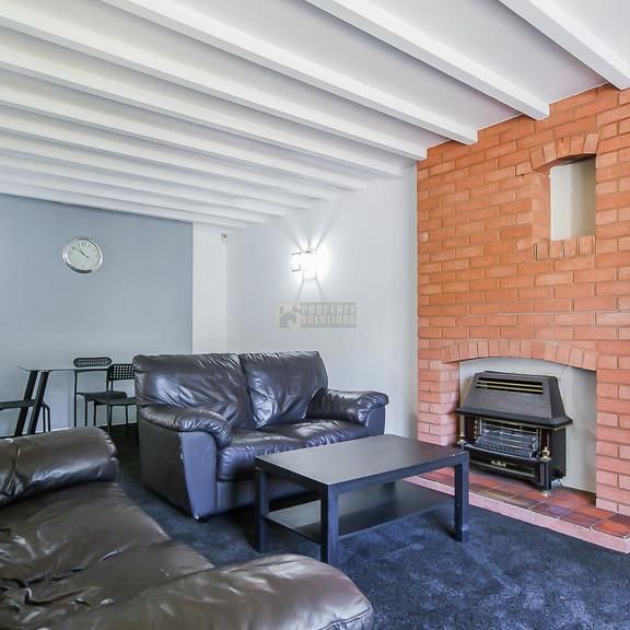 4 bedroom semi-detached house to rent - Photo 1