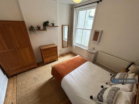 1 bedroom in a house share to rent - Photo 3