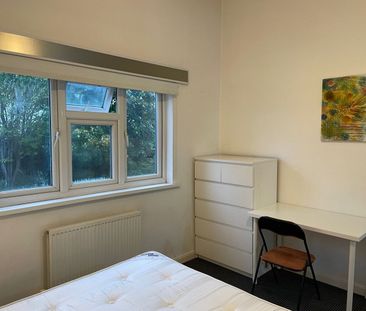 Room in a Shared House, Burnley Road, NW10 - Photo 4