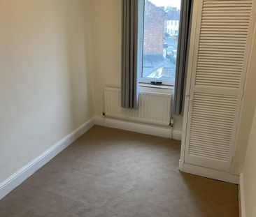 3 bedroom house - end terrace to rent - Photo 3