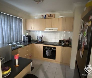 Modern 3-Bedroom Townhouse with Yard - Photo 6