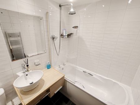 2 bedroom flat to rent - Photo 2