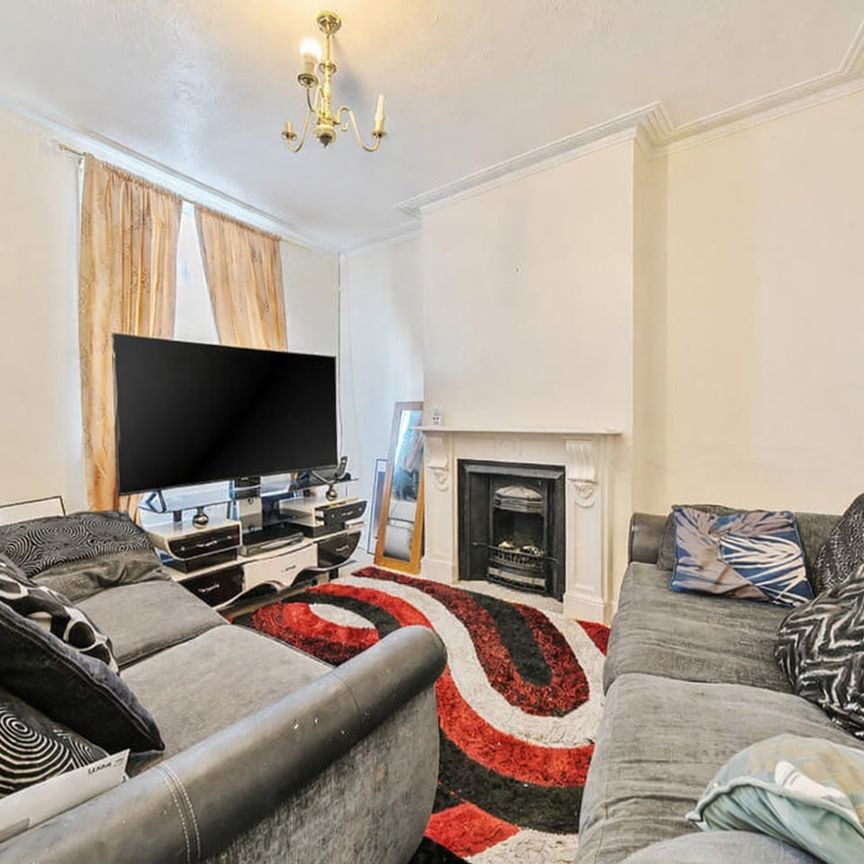 3 Bed Terraced House, Scrooby St, SE6 - Photo 1