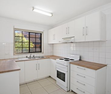 Extra Large Townhouse In Peaceful Location !! - Photo 3