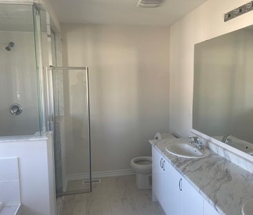 For Lease - 16 Tamworth Terrace, Barrie, Ontario - Photo 1