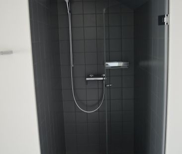 Moderne 4.5-Zimmer-Dachwohnung mit Terrasse in Neuhausen am Rheinfall - Photo 4